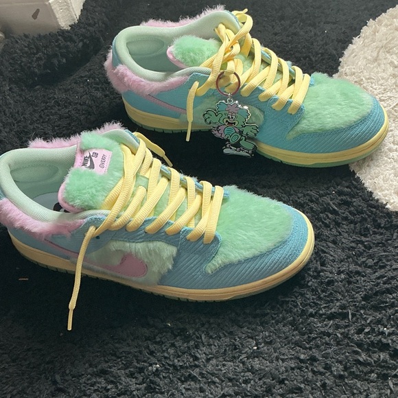 Nike SB Low Dunk “Verdy Visty” Sneakers - Picture 1 of 7